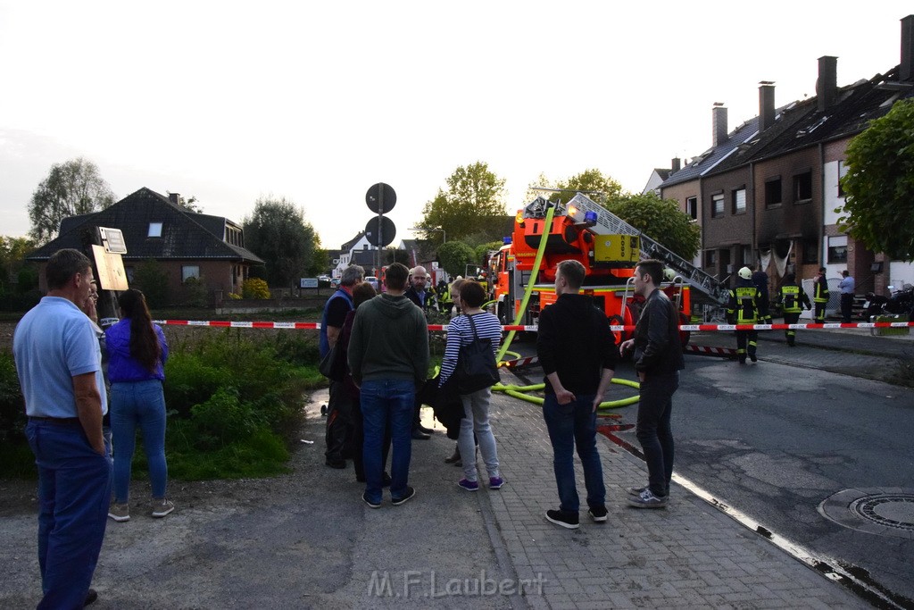 Feuer 2 Vollbrand Reihenhaus Roggendorf Berrischstr P233.JPG - Miklos Laubert